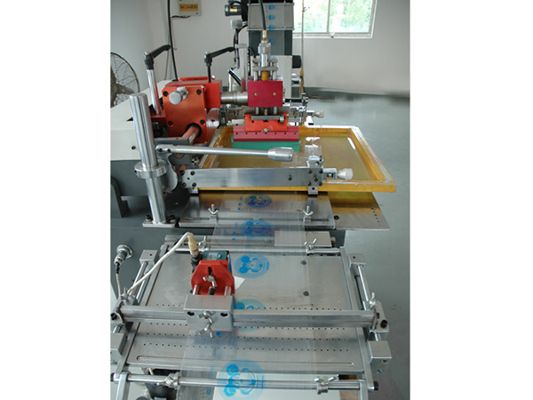 小型絲網(wǎng)印刷機